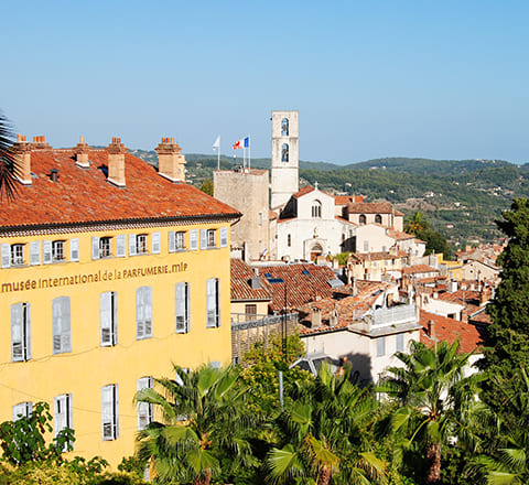 Grasse est célèbre pour être la capitale du parfum.