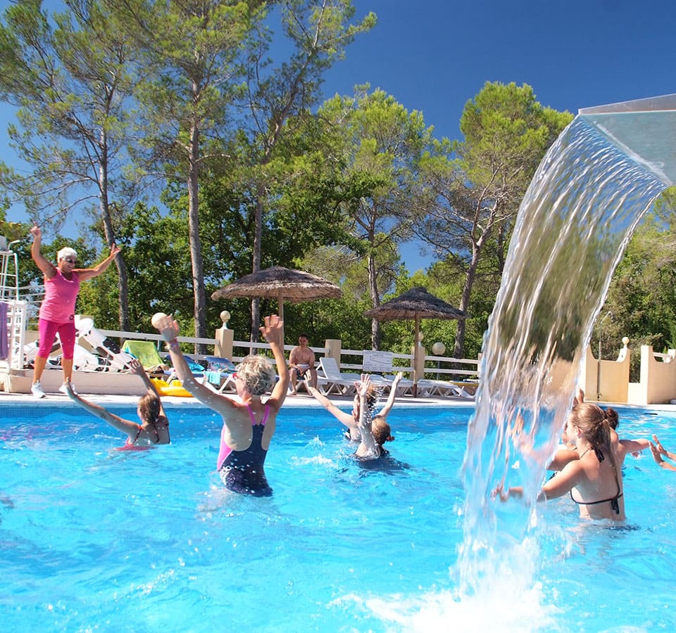 Aquagym sessions in 4 star Le Parc campsite, situated inland from Fréjus