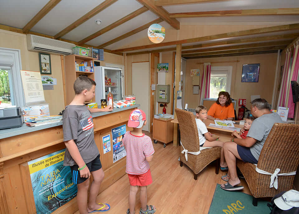 The reception area in Le Parc, a campsite in the heart of nature in Provence