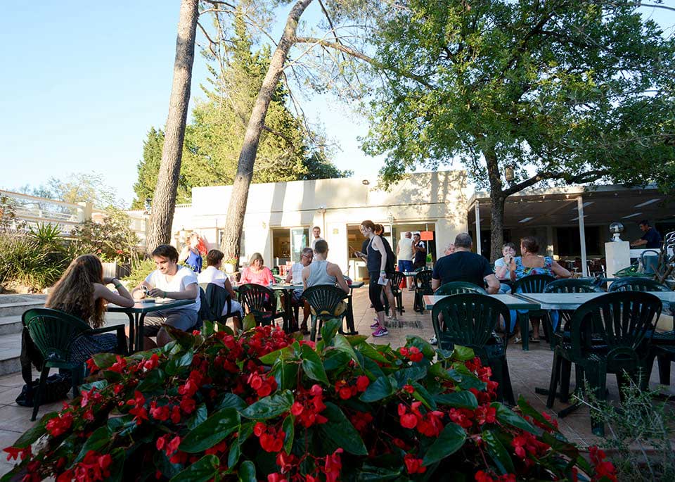 Das Imbissrestaurant auf dem Campingplatz le Parc im Hinterland von Fréjus
