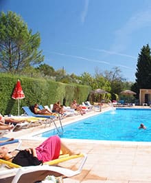 Le coin solarium du camping le Parc en Provence-Alpes-Côte d'Azur