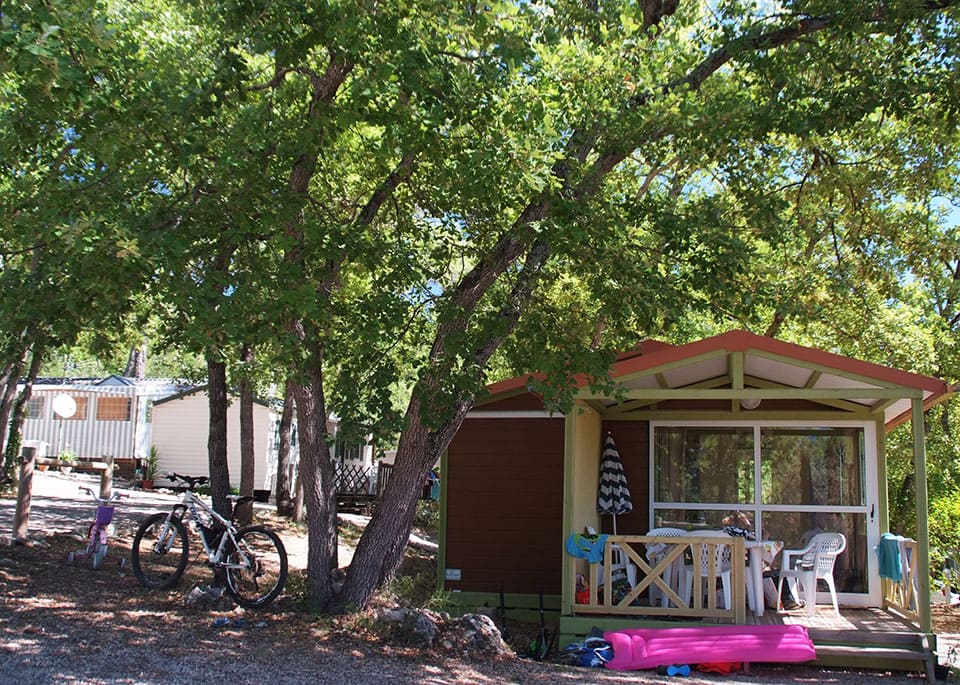 Chalet Moorea: chalet accommodaties op 4-sterren camping Le Parc in de Provence-Alpen-Côte d’Azur regio