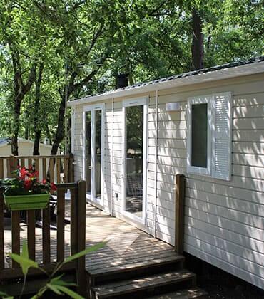 Static caravan Sympa and its outside terrace.  Static caravan rental in Provence-Alpes-Côte d'Azur in Le Parc campsite