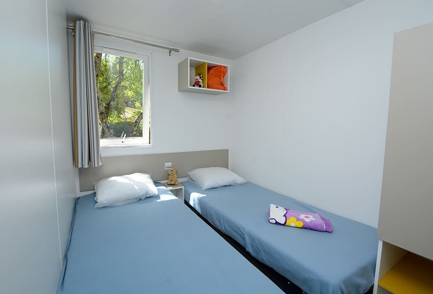 Kinderslaapkamer van 4-persoons mobile home Comfort, vakantieaccommodatie in de Var