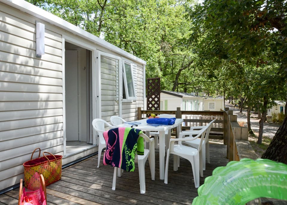 Static caravan Confort for 5 persons: static caavan rental in the Fayence area, in 4 star Le Parc campsite