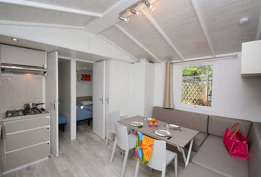 Kitchen opening on to the lounge area of static caravan Confort for 6  persons. Static caravan rental inland from Fréjus.